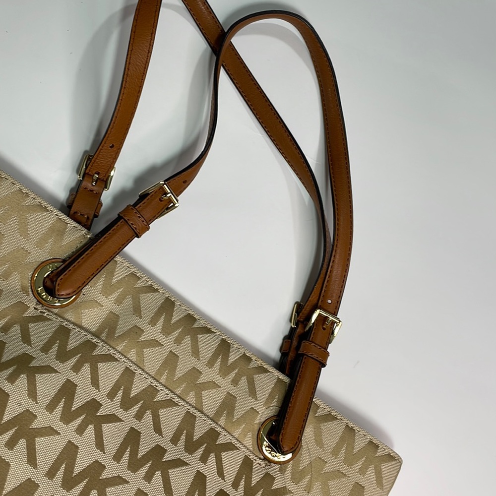 Michael Kors Jet Set Travel Monogram Tote ACC359 - Picture 2 of 9